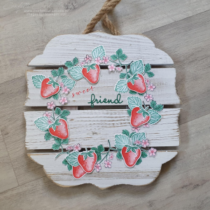 Read more about the article SWEET STRAWBERRY WOODEN SIGN